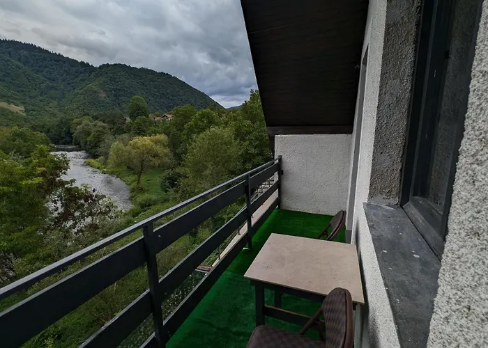 River's Song 度假居 亚伊采